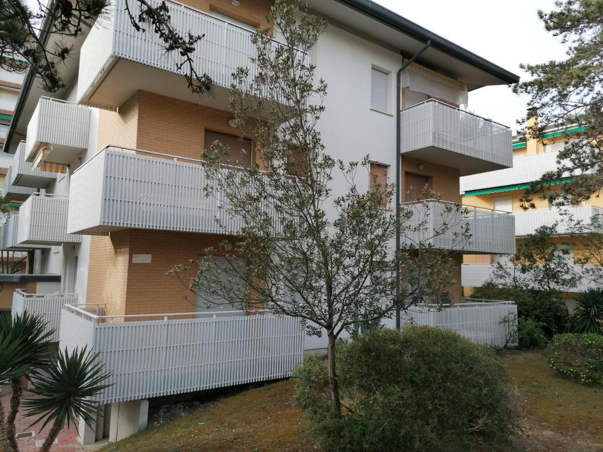 Condominio Rosa Lignano Sabbiadoro Luaran gambar